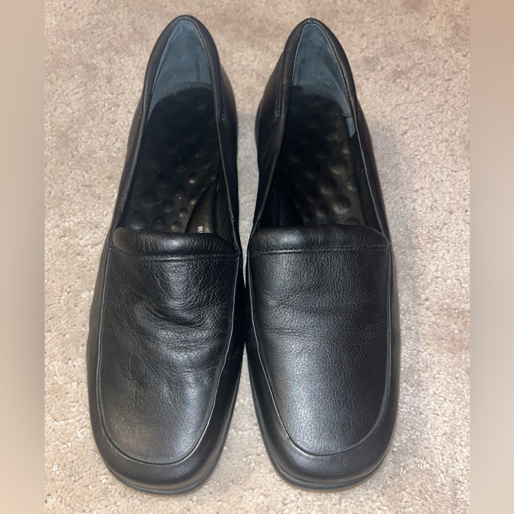 Like new Leather Rockport slip on shoes
